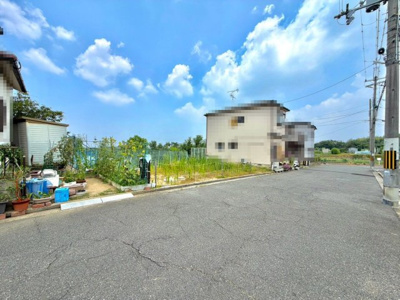 【前面道路含む現地写真】 | 上之　売土地 | 前面道路幅約１１ｍです！広々道路で運転もしやすいですね