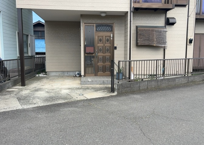 【設備】 | 上依知中古戸建 | 敷地内に散水栓や立水栓があると便利です。水道水を直接利用できるため、水を運ぶ手間を省くことが出来ます。大量の水を必要とする洗車作業や清掃などに役立ちます。その他設備とあわせて、現地でご確認ください。