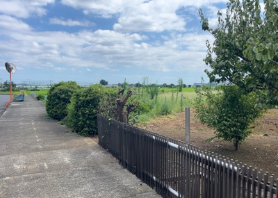 【展望】 | 上依知中古戸建 | 眺望を気にして物件を探す場合、前面に建物が建っていないか現地で確認しましょう！前面に建物があると景色はもちろん、日当たりや風通しにも影響が出てきます。住んだ時のことを想像しながら現地見学をしましょう。