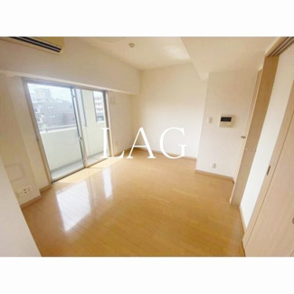 【居間・リビング】 | レオーネ綾瀬 | 洋室のお部屋です。