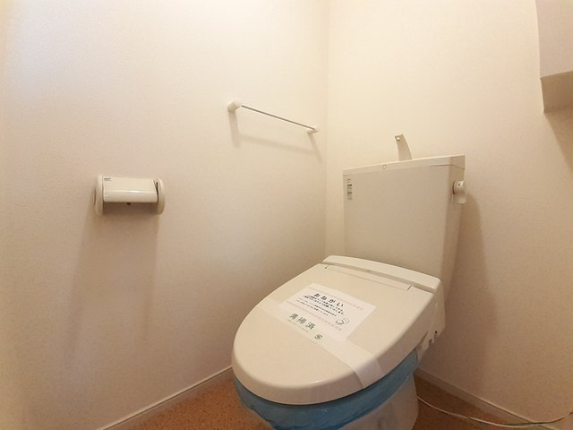 サンライズ・ゼファーのトイレ|清潔感のあるトイレです。