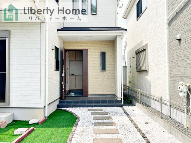 稲敷郡阿見町よしわら2丁目　中古戸建のエントランス