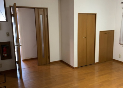 【ダイニング】 | 東中野中古戸建 | ダイニングにはダイニングテーブルセットなどを置くことが多く、間取りにおいて「D」と略記されますが、食事を作るときの作業場として使用したり、朝食を食べたりするときだけに使われるケースも少なくありません。