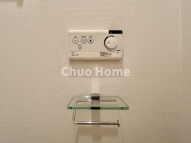 フュージョナル両国の内装|【ウォシュレット】清潔に使いたいお手洗いには最適な設備です。もちろんウォームレットも標準装備です。