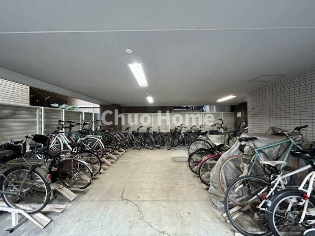 フュージョナル両国の駐輪場|【自転車置き場】最新の空き状況や費用などの詳細は担当スタッフまでお問い合わせください。