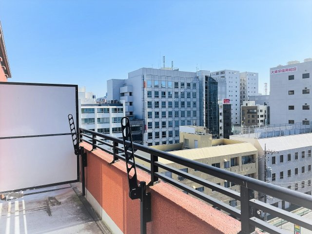 フジタ八王子マンションのバルコニー|～陽当たりの良い南向きバルコニー　洗濯物がよく乾きそうです～