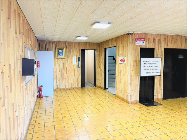フジタ八王子マンションのエントランス|～管理形態は全部委託式、キレイに管理されているマンションです～