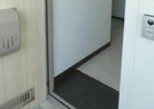 飯田コーポの玄関