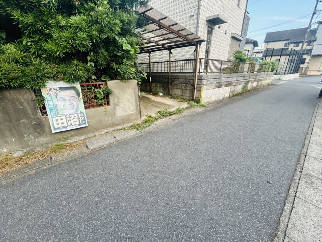 四街道市鹿渡　売地の前面道路含む現地写真