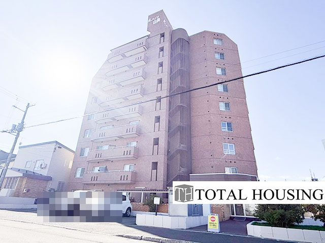 【外観】 | 光ハイツ山鼻 | 周辺の穏やかな住宅街に溶け込みながらも、しっかりとした佇まいと落ち着いた色合いが安心感を与えるマンションです。