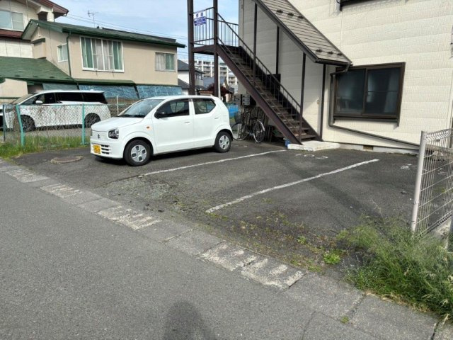 アペックス城西の駐車場