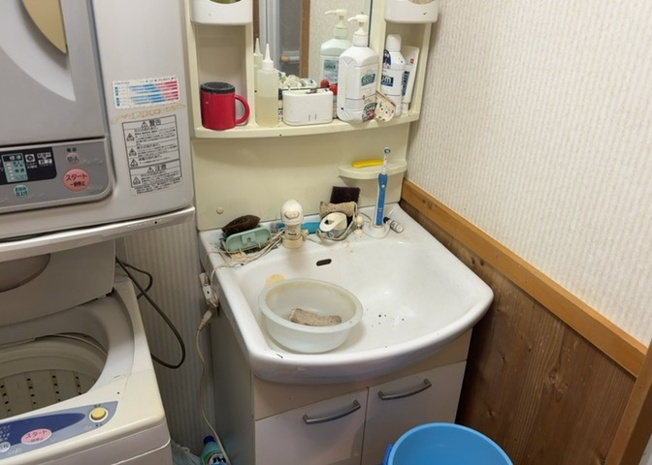 【独立洗面台】 | 川口町中古戸建 | 洗面化粧台では顔を洗ったり、身だしなみを整えることが本来の使い方ですが、用途によっては洗面化粧台に求められる機能が違ってくるため、ご自身や家族のライフスタイルに合ったものを選ぶことをおすすめ致します。