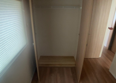 【収納】 | 寺田町中古戸建 | デザイン性を重視しすぎて収納が少なかった！なんてことにならないため、事前に現地で収納の数を確認しておくことをお勧めします。クローゼット以外にも床下収納や屋根裏収納、パントリーなどもチェックしましょう。