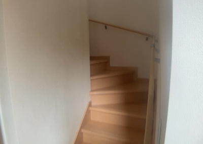 【内装】 | 寺田町中古戸建 | 限られた敷地面積の場合、収納スペースを狭くして居室スペースを広く取ろうとすると、収納スペースがなくて困ることがあります。見学の際に各部屋に収納スペースがあるか、収納を置く場所はあるのか確認しましょう。