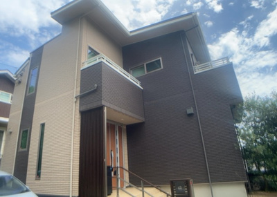 【構造・工法・仕様】 | 寺田町中古戸建 | 木造住宅とは土台、壁、柱など建築物の強度を支える構造体の材に木が使用されている構造を指します。構造体は建物の自重を支えるだけではなく風圧や水圧、積裁荷重などあらゆる衝撃に耐えるための基礎です。