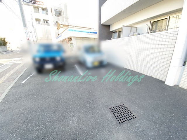 オーラヴィーヌの駐車場