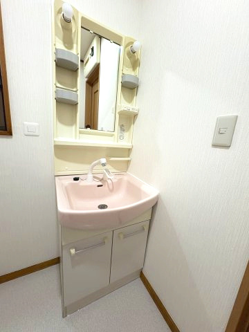 廻田町3丁目戸建の独立洗面台