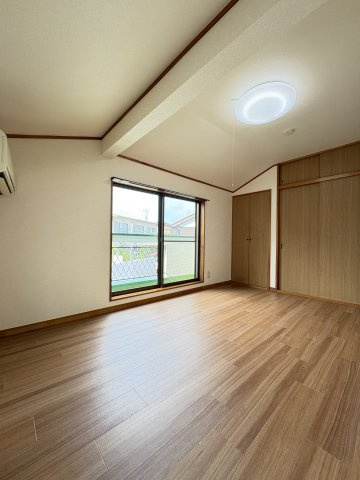 廻田町3丁目戸建の洋室