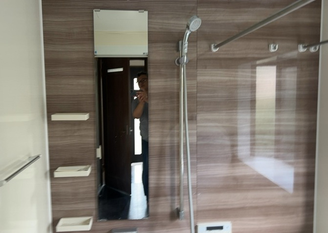 【浴室】 | 散田町中古戸建 | 入浴時の快適さも大事なことですが、綺麗な状態を維持できなければ気持ちよく入浴できません。毎日の掃除が楽という点は大事なポイントになります！カビが生えにくく掃除がしやすい、壁や浴槽を選ぶといいでしょう。