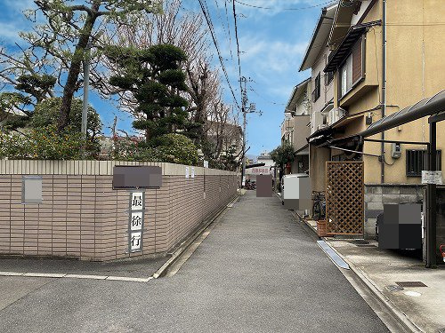 上京区鳳瑞町中古戸建の前面道路含む現地写真