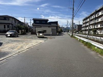 【前面道路含む現地写真】 | 片縄２丁目土地