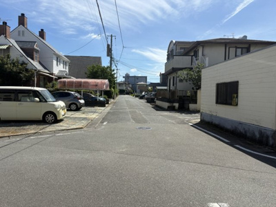 【前面道路含む現地写真】 | 片縄２丁目土地