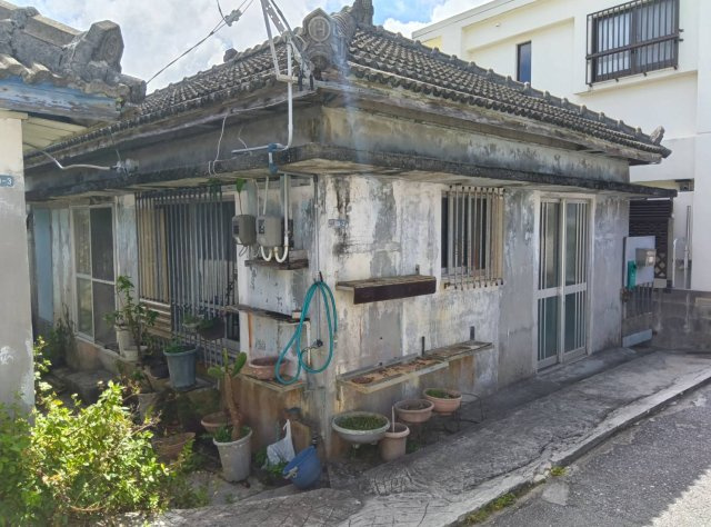 沖縄市諸見里三丁目の周辺