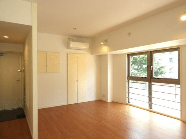 ピアーチェ西新宿の居間・リビング