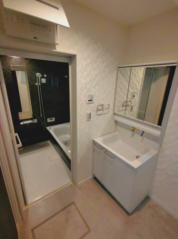 新築戸建の独立洗面台