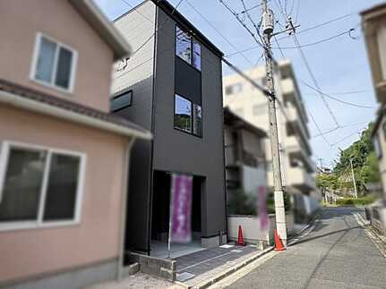 広島市中区江波二本松２丁目の前面道路含む現地写真