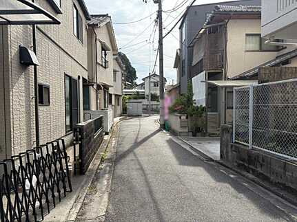 広島市中区江波二本松２丁目の前面道路含む現地写真