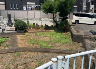 【外観】 | 小比企町売地 | 現地に行くなら、物件の周囲の地形がどうなっているかを見ることも大切です。周辺より低くなっている土地では、大雨などで水が集まりやすいため、地盤が弱くなっているということも考えられるため、注意が必要です。