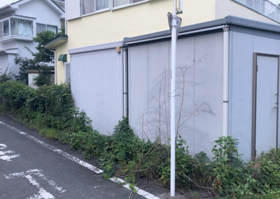 【外観】 | 諏訪町売地 | 土地を買う際、住む地域の自治体や福祉の補助制度にも注目してみましょう。子供や老人の医療補助やゴミ出しのルールなど、自治体によってルールに大きな違いがあるため、暮らしやすい土地で判断するとよいでしょう。