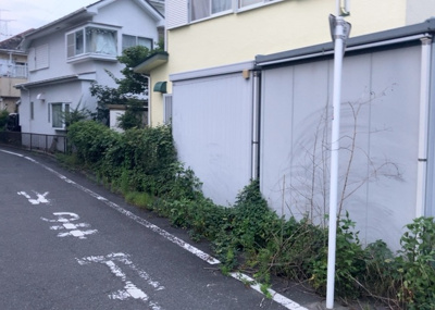 【外観】 | 諏訪町売地 | 土地の前の道路に消火栓が設置されていることがあります。この場合、道路交通法第45条第1項により、駐車禁止の場所が指定されています。そのため、車庫などの駐車スペースをつくることができない場合があります。