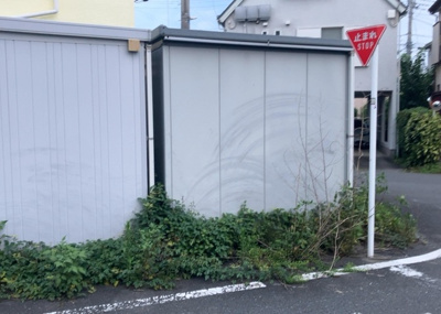 【外観】 | 諏訪町売地 | 隣家の土地はどうなっているのか、生活利便施設が近くにあるのか、学校まで近いかなど、お客様のライフスタイルにあわせたイメージが重要です。また、近くにあると困る施設が近くにないかも確認するといいでしょう。