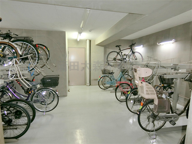 ライフレビュー多摩川のその他共用部分|屋根付きの駐輪場