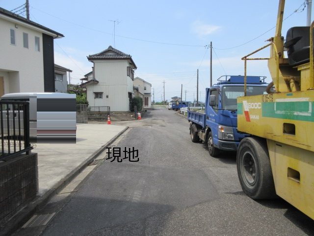 中古戸建　熊谷市上江袋1064-38（築浅住宅）の前面道路含む現地写真
