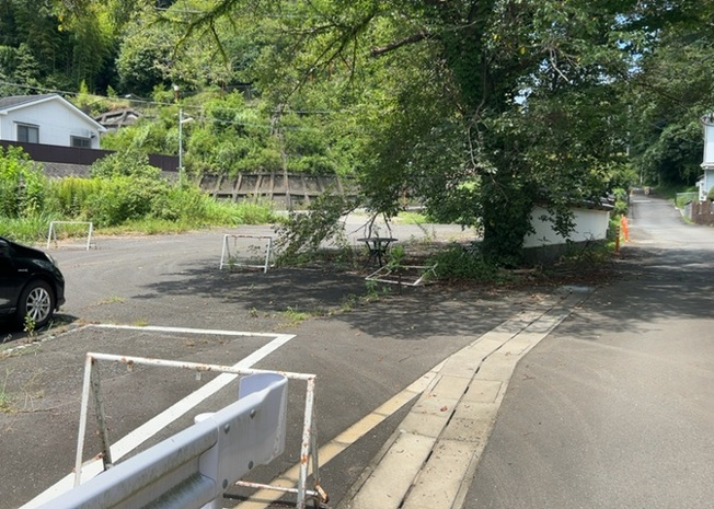 【外観】 | 飯山事業用 | 土地の形が極端に長細かったり、狭小地、あるいは道路との高低差がある傾斜地だった場合、後々売ろうとしても買い手がつかない場合もあります。後々、売却することになった時に価値の下がらない土地を選びましょう。