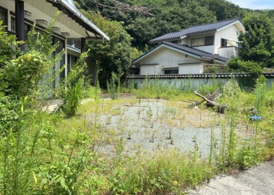 【外観】 | 飯山事業用 | 物件の詳細については、現地を見てわかること以外に、役所や法務局などで調べないとわからないことがあります。そのため、現地に行く場合は、もしこの物件を買ったらどのような生活ができるかをイメージしましょう。