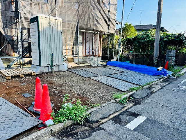 八王子市　緑町　新築一戸建ての駐車場|～並列2台駐車可能カースペース～