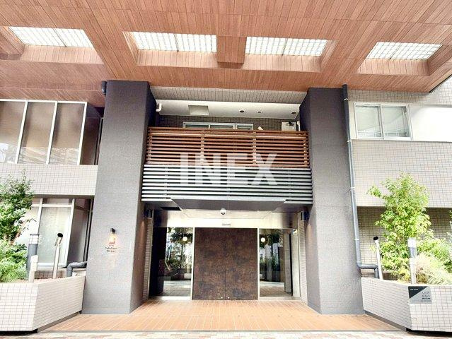 横浜市神奈川区金港町の賃貸マンションのエントランス