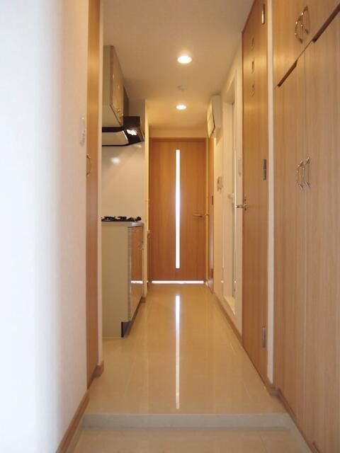ルーブル三軒茶屋参番館の玄関|※反転タイプ