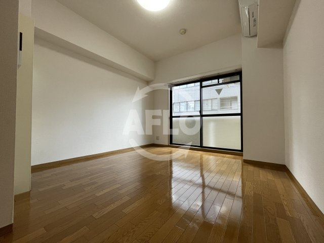TATディナスティ西本町の居間・リビング| TATディナスティ西本町（タットディナスティ西本町）　クローゼット