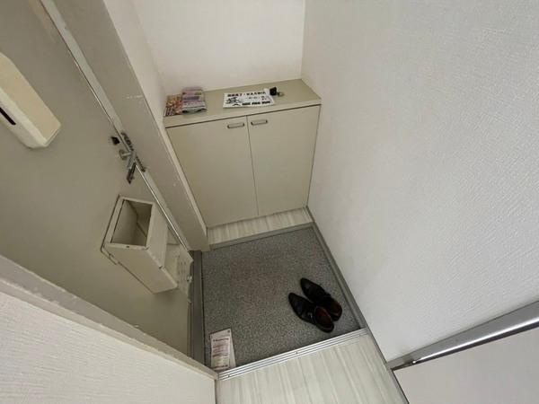 シャトードイワネN号館の玄関