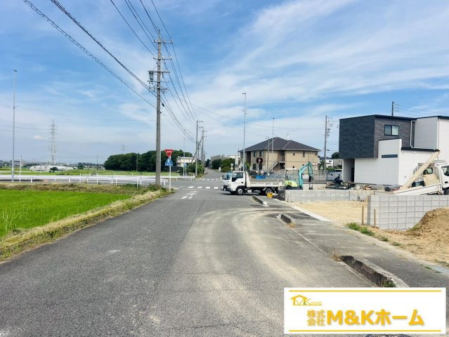 知多郡武豊町大字冨貴字新薄里　全4棟　1号棟の前面道路含む現地写真|R8.7.30撮影　北側前道約9.1ｍ！