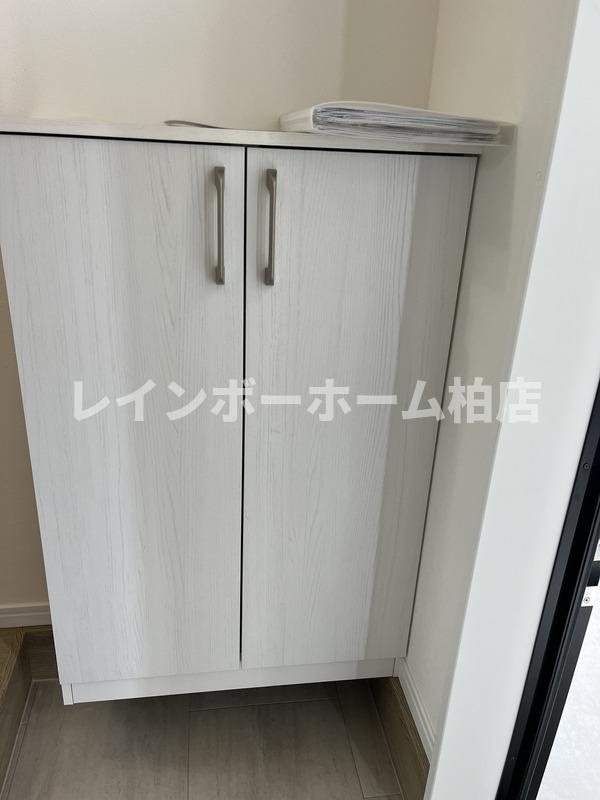 特典：仲介手数料が無料です!!の玄関