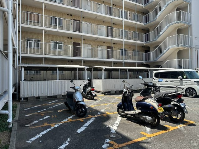 コンフォート明石宮の上の駐車場