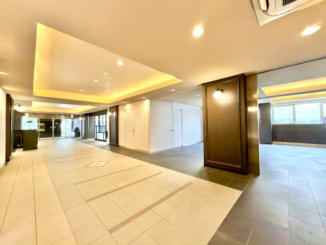 横浜市神奈川区金港町の賃貸マンションのロビー