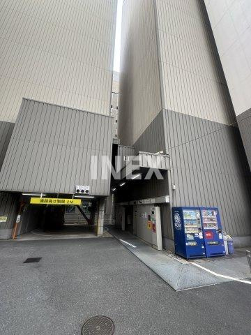 横浜市神奈川区金港町の賃貸マンションの駐車場