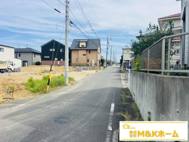知多郡武豊町大字冨貴字新薄里　全4棟　4号棟の前面道路含む現地写真|R8.7.30撮影　間口約8.8ｍ！